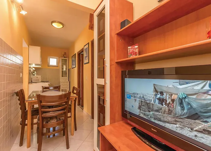 2 Bedroom Awesome In *