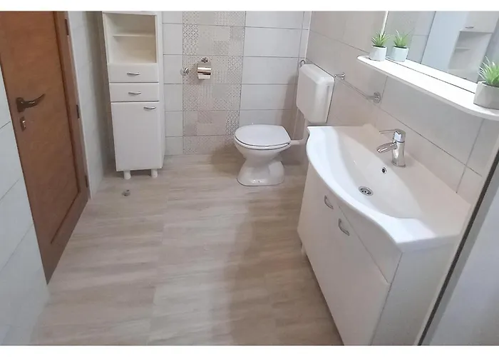 2 Bedroom Awesome In Apartamento