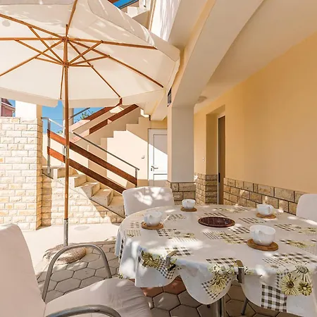 Gorgeous Apartment In Bibinje With Wifi アパート ビビニェ