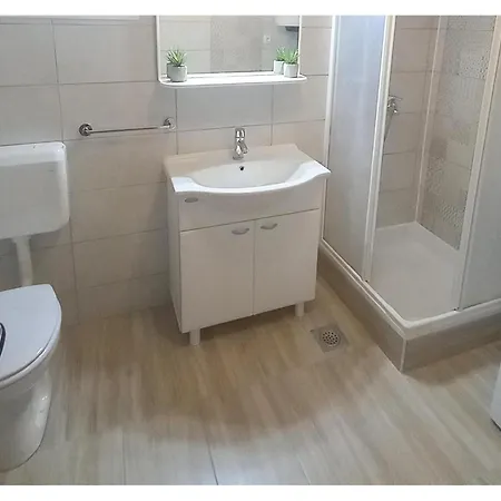Gorgeous Apartment In Bibinje With Wifi *