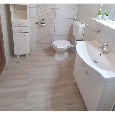 Gorgeous Apartment In Bibinje With Wifi アパート